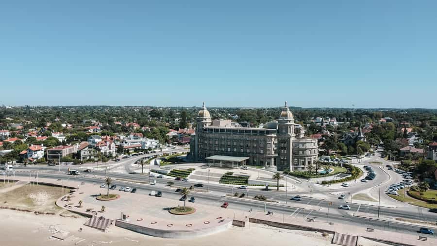 Montevideo: Sightseeing Hop-On Hop-Off Bus Tour - Who will like this tour most?