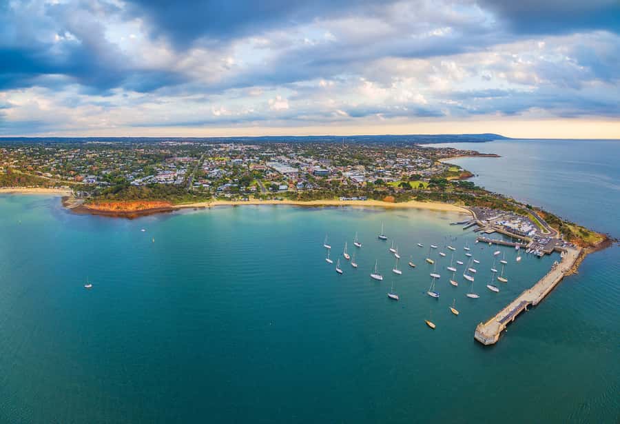 Mornington Peninsula Winery Bus Tour with Lunch & Wine - Lunch at Pier 10, Pig & Whistle, or the Old Apple Shed