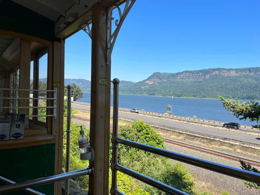 Multnomah Falls: Waterfall Corridor Hop-On Hop-Off Trolley - Crown Point gives the route its big view