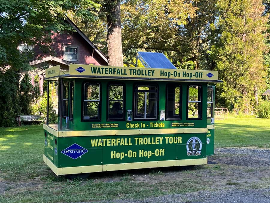 Multnomah Falls: Waterfall Corridor Hop-On Hop-Off Trolley - Wahkeena Falls is ideal for linking sights on foot