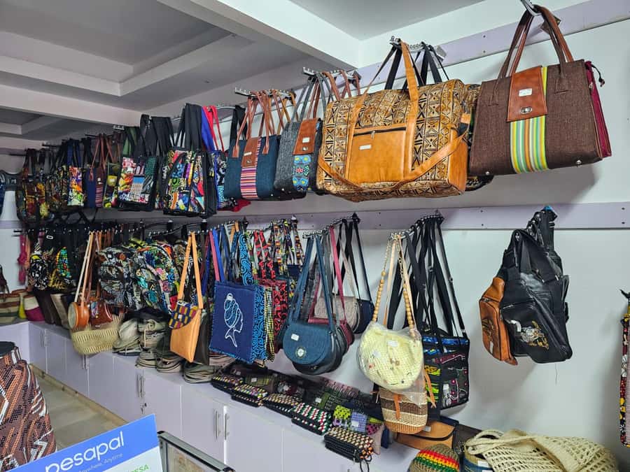 Nairobi: Hop on Hop off and Maasai market Collections Visit - Seeing Kibera from the vehicle