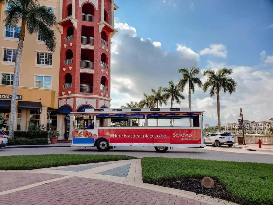 Naples, Florida: Guided Trolley Tour (Hop-On Hop-Off) - Seeing the resort districts and grand homes