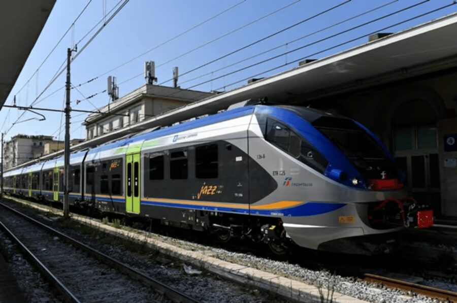 Naples: Hop-On Hop-Off Bus Tour with Train from Salerno - Using the bus to shape your Naples day
