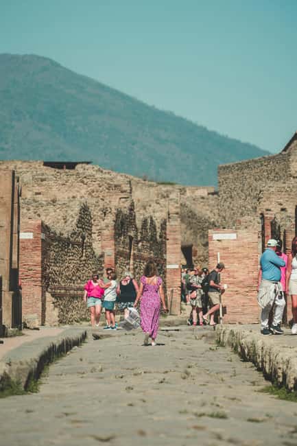 Naples:Pompeii SkiptheLine Ticket audioguide Round-Trip Bus - Why this Naples to Pompeii trip makes sense