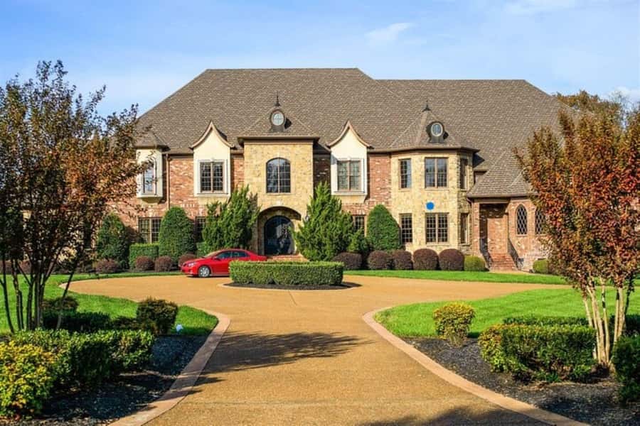 Nashville: Homes of the Stars Narrated Bus Tour - Moving into Nashville’s grand residential areas