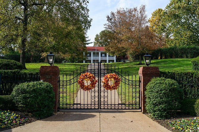 Nashville "Homes Of The Stars" Narrated Bus Tour with 30+ Celebrity Homes - What you actually see at a celebrity home