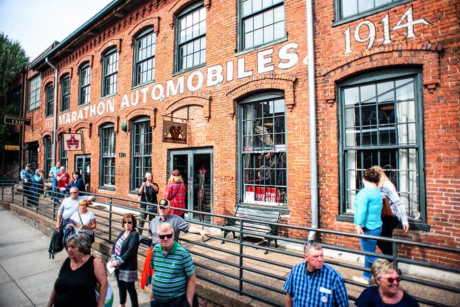 Nashville: Hop-on Hop-off Trolley Tour - Stop 5: The Gulch and the hot chicken stop