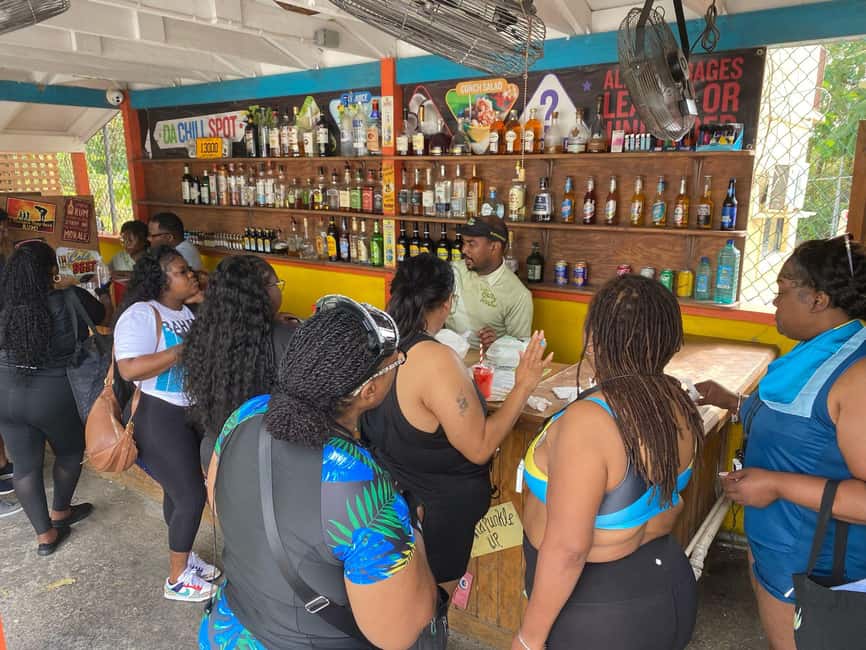 Nassau: Electric Bus Tour with Food & Drink Samples - Tasty Teas and tropical drinks