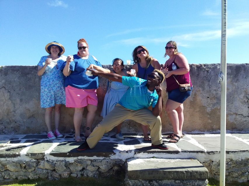Nassau: Sip, Sample & See, Food & History Bus Tour - The fish market and fresh conch salad