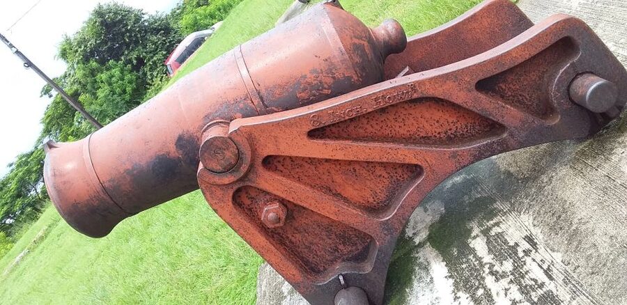 Nassau: Sip, Sample & See, Food & History Bus Tour - Rum cake, rum, and the commercial side of Nassau