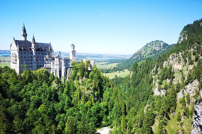 Neuschwanstein Castle by Bus Incl. Bike Ride or Hohenschwangau - Cycling Around Schwansee