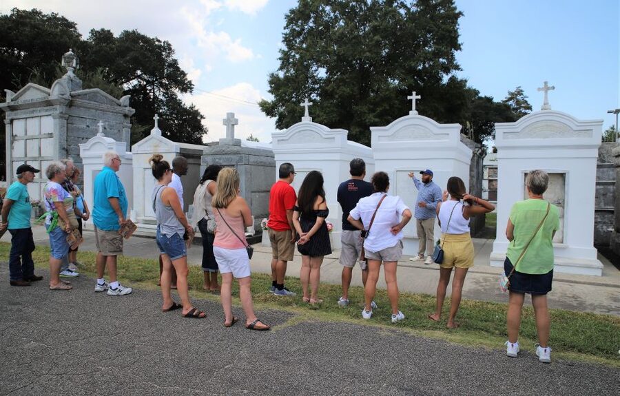 New Orleans: 2-Hour 15-Minute City and Cemetery Tour by Bus - What this New Orleans bus tour is really for