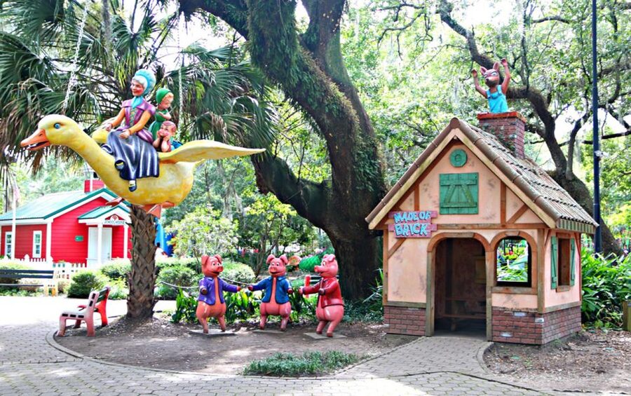 New Orleans: 2-Hour 15-Minute City and Cemetery Tour by Bus - How the guides shape the experience