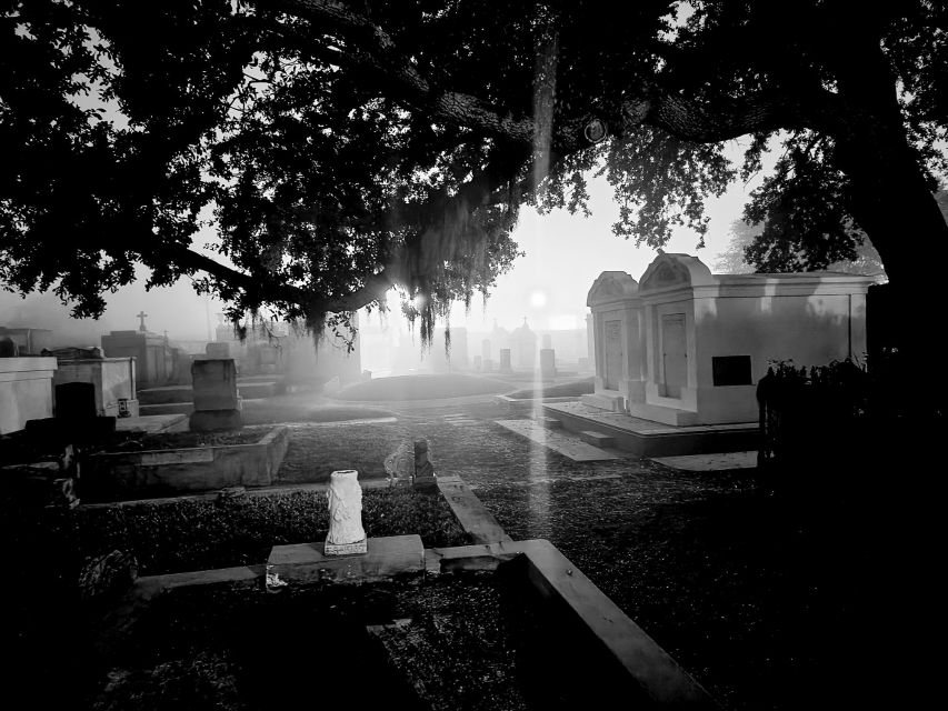 New Orleans: Cemetery Bus Tour At Dark with Exclusive Access - Why this cemetery tour works better than a standard ghost walk