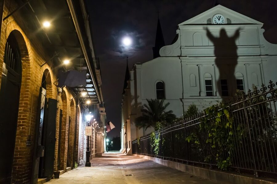 New Orleans: Cemetery Bus Tour At Dark with Exclusive Access - Morning Call Coffee Stand and the mid-tour pause
