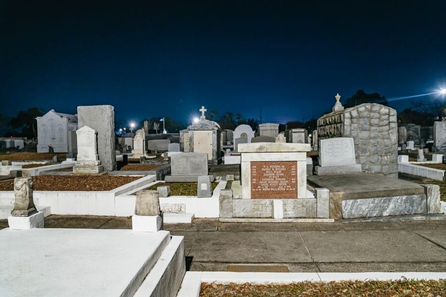 New Orleans: Cemetery Bus Tour At Dark with Exclusive Access - The guides are the real strength