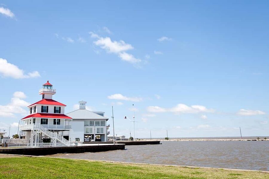 New Orleans: City and Cemetery Bus Tour Garden District Walk - Who should book this experience?