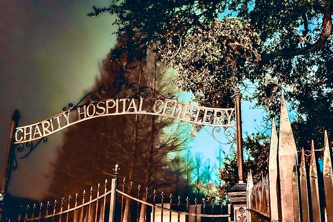 New Orleans Dead of Night Ghosts and Cemetery Bus Tour - Why the guide can make or break the evening