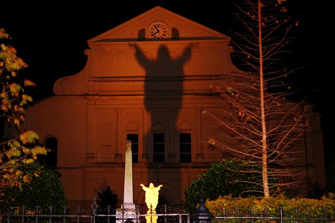 New Orleans: Dead of Night Ghosts and Cemetery Bus Tour - The Rampart Treehouse Bar and the start of the evening