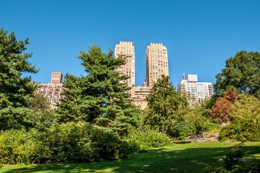 New York City: Bus Tour from Manhattan - Fifth Avenue, Rockefeller Center, and Radio City