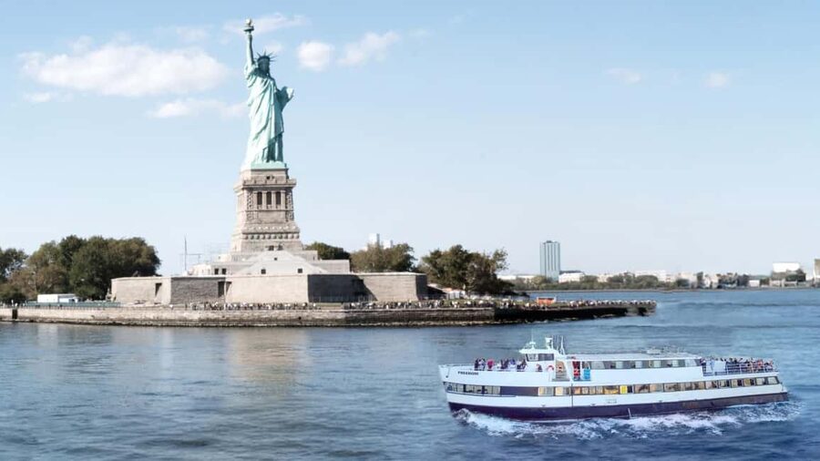 New York City: Discover Pass with Hop-on Hop-off Bus Tour - Using the Uptown and Downtown bus routes