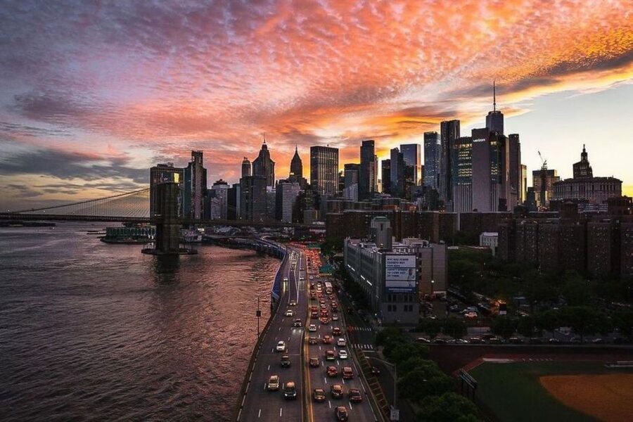 New York City: Night Skyline Bus Tour with Pizza Slice - Key things to know before booking