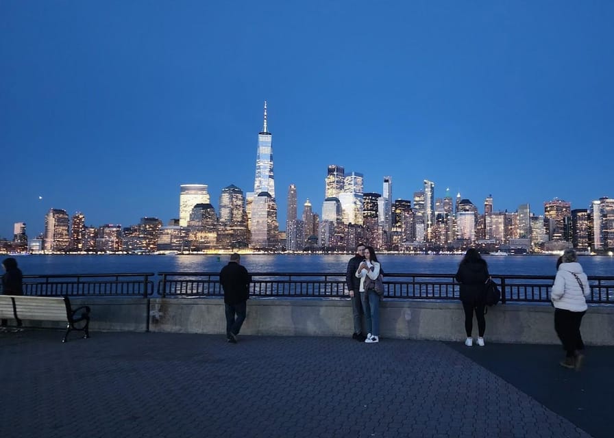New York City Night Views - A panoramic hop-on-hop-off tour - Passing the Empire State Building after dark