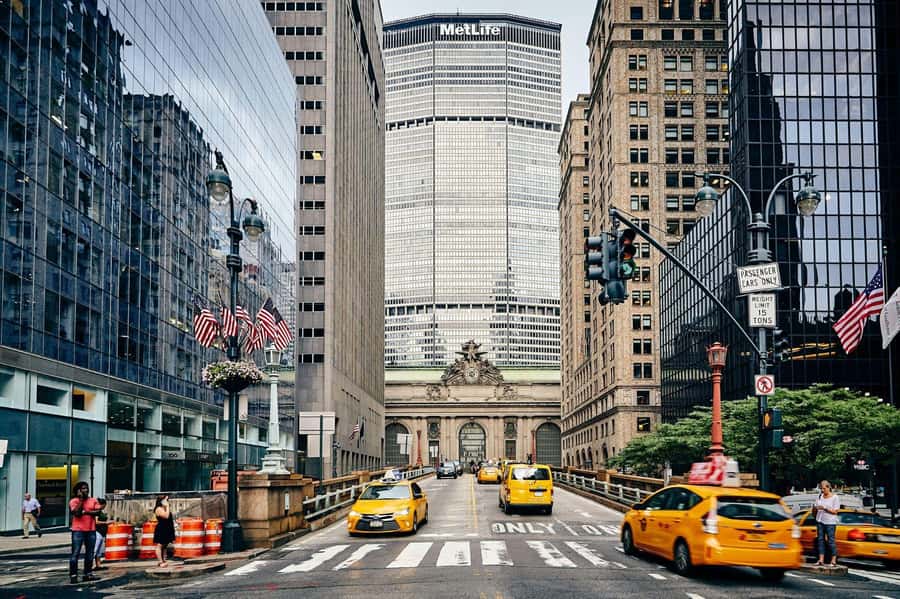 New York: Manhattan Guided Bus Tour - Uptown begins with Lincoln Center and the Dakota Building