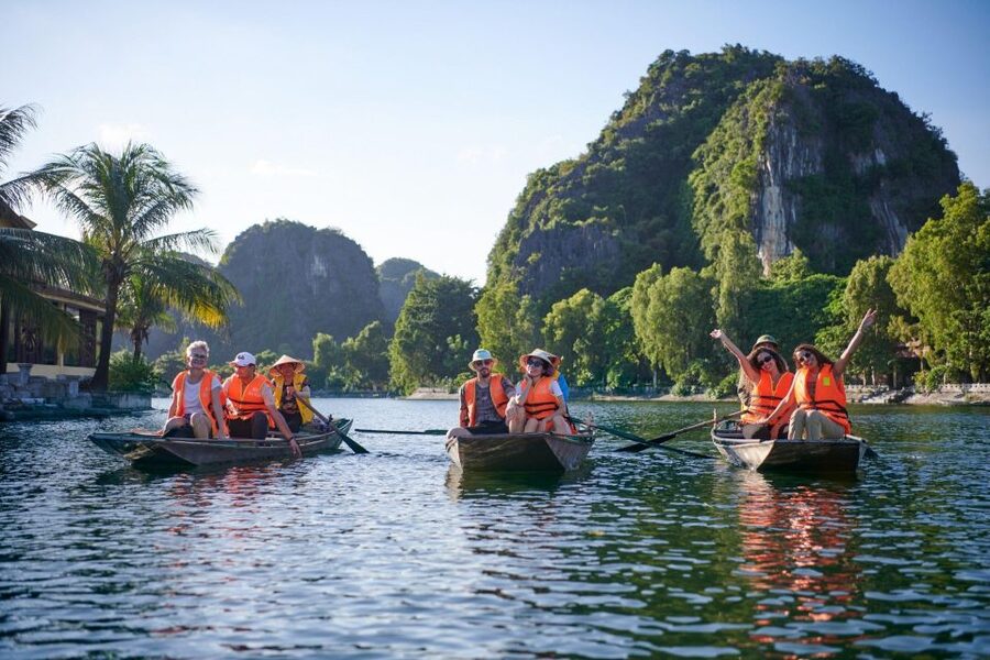 Ninh Binh 1 Day,HoaLu-Tam Coc-Mua Cave,Buffet Lunch,Limo Bus - What makes this Ninh Binh day trip worth considering