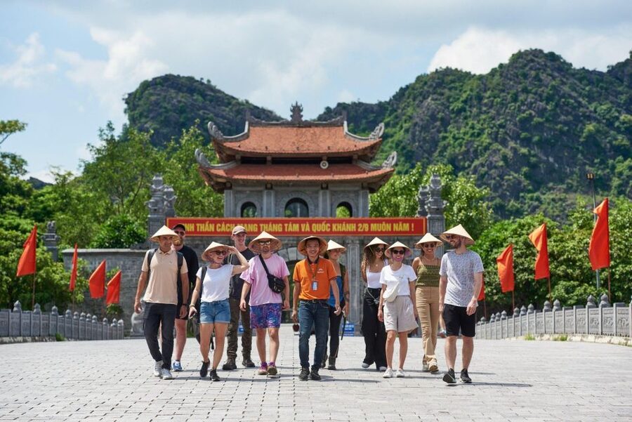 Ninh Binh 1 Day,HoaLu-Tam Coc-Mua Cave,Buffet Lunch,Limo Bus - Cycling through villages and paddy fields