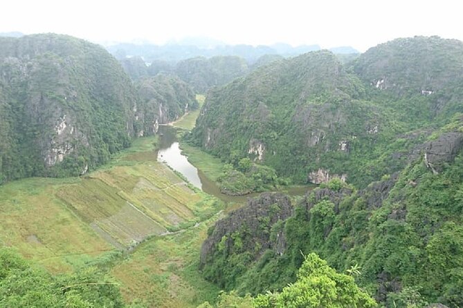 Ninh Binh Daily Tour All-Inclusive Bus, Guide, Lunch & Activities - Bai Dinh Pagoda and its enormous scale