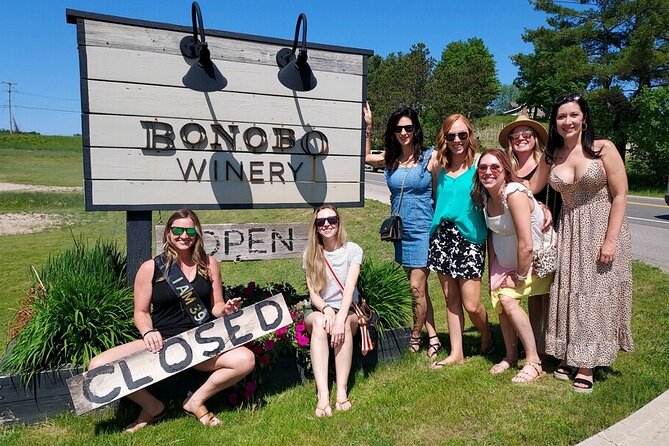 NON BUS 4 Winery Traverse City Wine Tour on Old Mission Peninsula - The road to Old Mission Peninsula