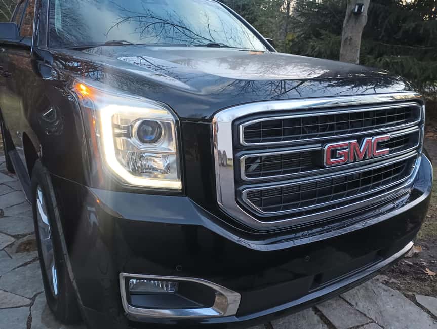 NON-BUS MOVIE STARS Leelanau Peninsula Sunset Wine Tour - Why the SUV format matters in Leelanau wine country
