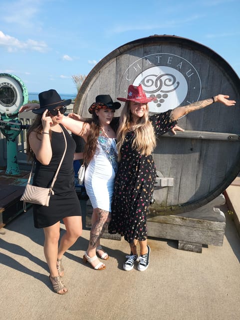 NON BUS MOVIE STARS Traverse City Old Mission 4 Winery Tour - Why the SUV matters on Old Mission Peninsula