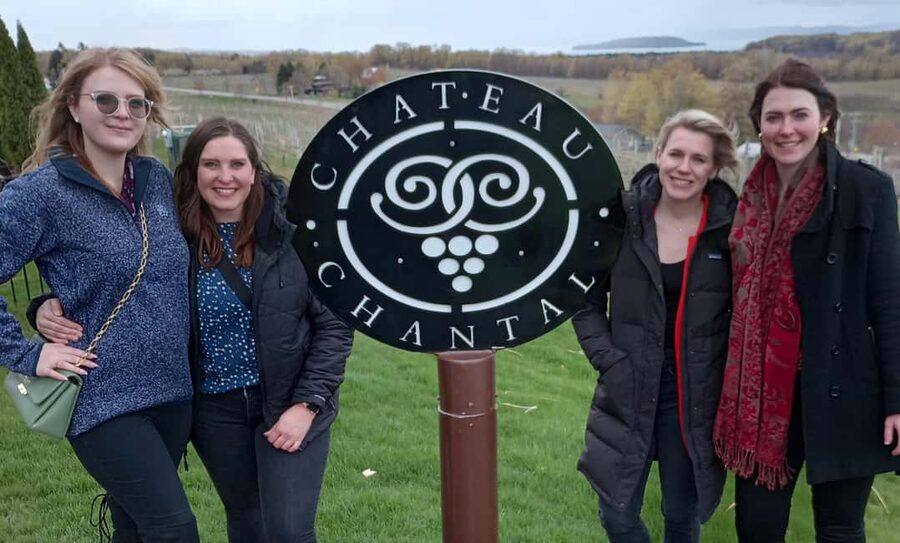 NON BUS White Wine Lover Old Mission Traverse City Wine Tour - Why a non-bus wine tour matters in Traverse City