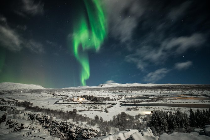 Northern Lights Bus Tour from Reykjavik with Hot Chocolate - Hot chocolate under an Icelandic sky