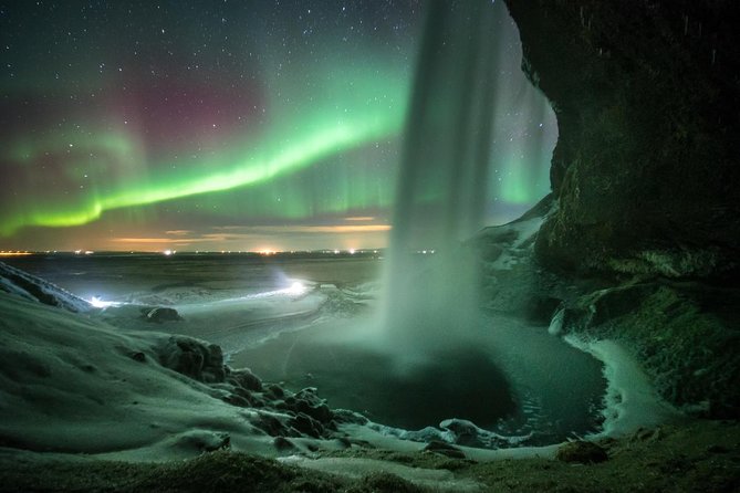 Northern Lights Bus Tour from Reykjavik with Hot Chocolate - Who should book this tour?