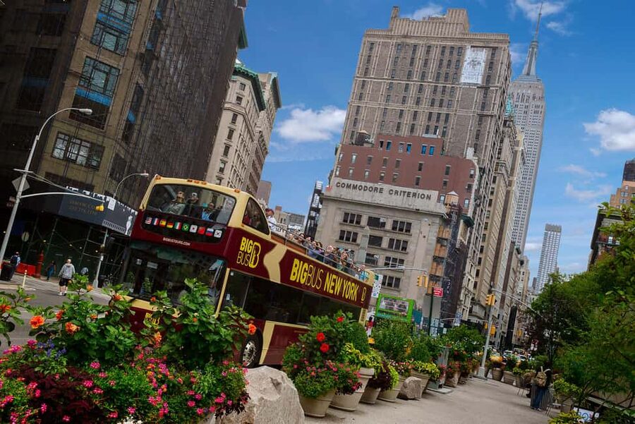 NYC: Brooklyn & DUMBO Bus and Walking Tour with Local Guide - The Manhattan Bridge photo stop