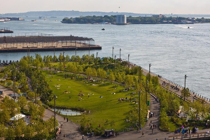 NYC Bus Tour of Brooklyn, Bronx, Queens: Art, Food & Sports - Queens, waterfront homes, and the Unisphere
