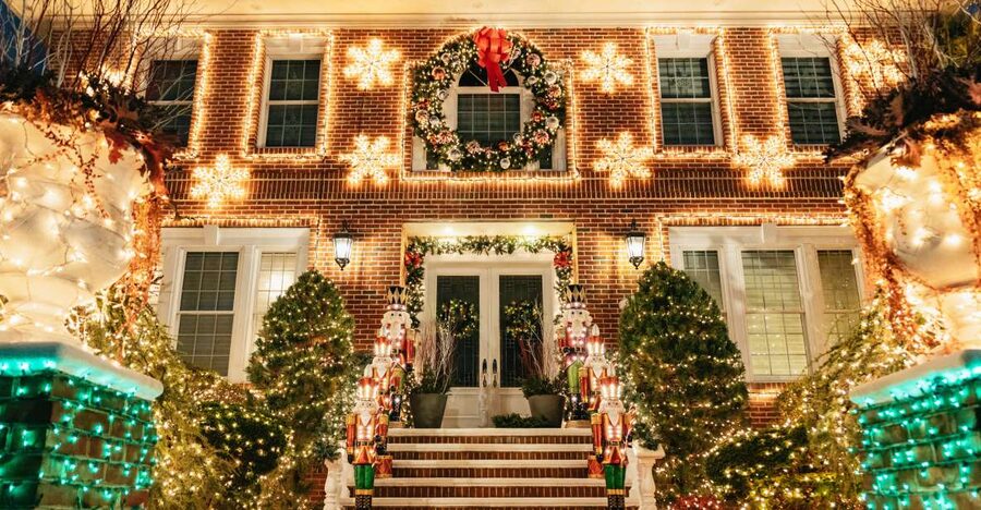 NYC: Dyker Heights Christmas Lights & Skyline View Bus Tour - Quick take: what makes this tour worthwhile