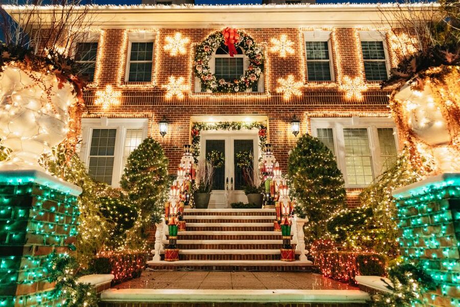 NYC: Dyker Heights Christmas Lights & Skyline View Bus Tour - Starting near Times Square at Junior’s
