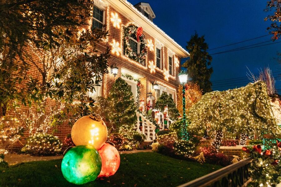 NYC: Dyker Heights Christmas Lights & Skyline View Bus Tour - Dyker Heights: one hour of Christmas excess