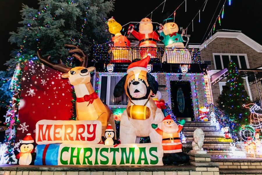 NYC: Dyker Heights Christmas Lights & Skyline View Bus Tour - The ride back: 35 minutes to Brooklyn Bridge Park