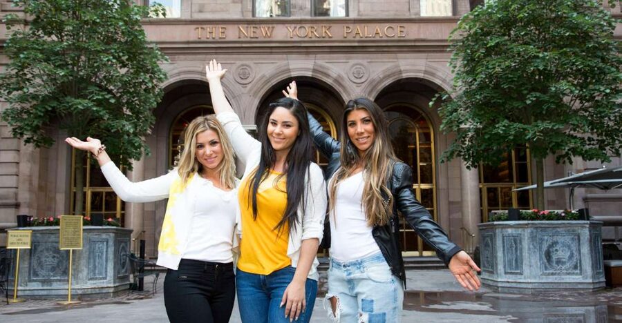 NYC: Gossip Girl Sites Bus Tour - Candy shops, macarons, and small extras