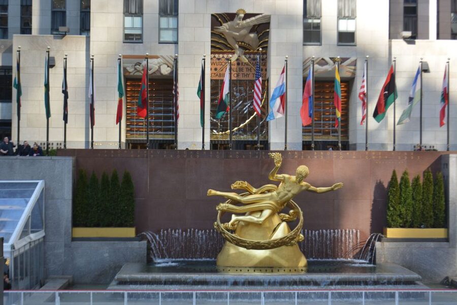 NYC: Guided Bus and Walking Tour with Staten Island Ferry - The bus, seasons, and comfort