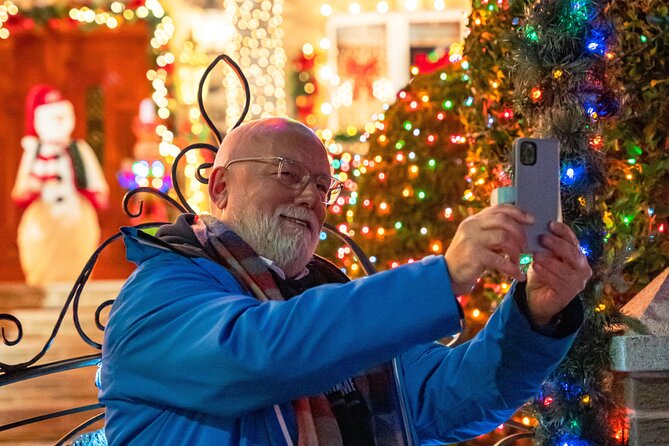 NYC: Holiday Lights and Dyker Heights Luxury Bus Tour - Returning to Manhattan and reaching Rockefeller Center