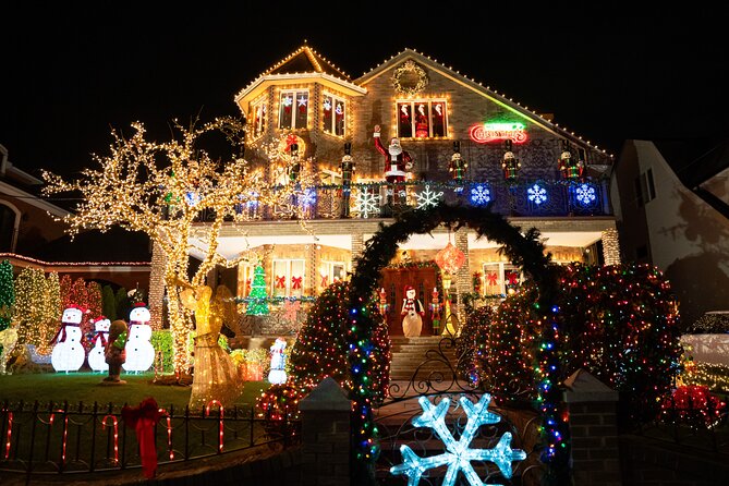 NYC: Holiday Lights and Dyker Heights Luxury Bus Tour - Practical preparation for the night