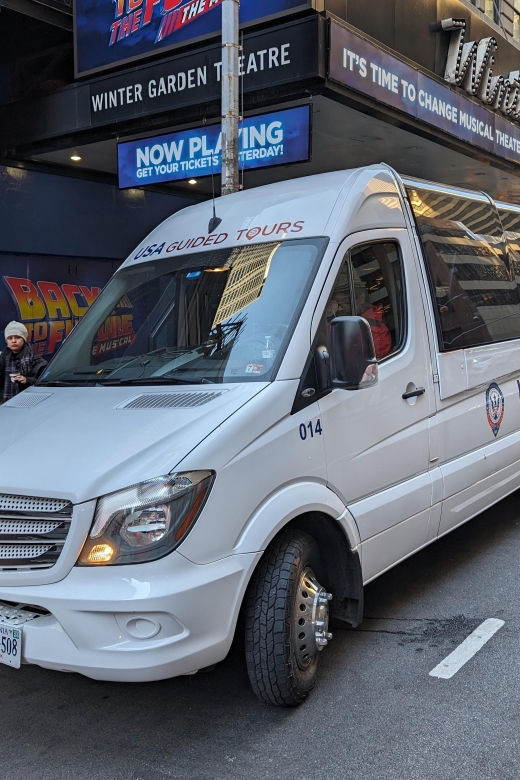 NYC: Holiday Lights Guided Bus Tour - Grand Central, the Chrysler Building, and One Vanderbilt