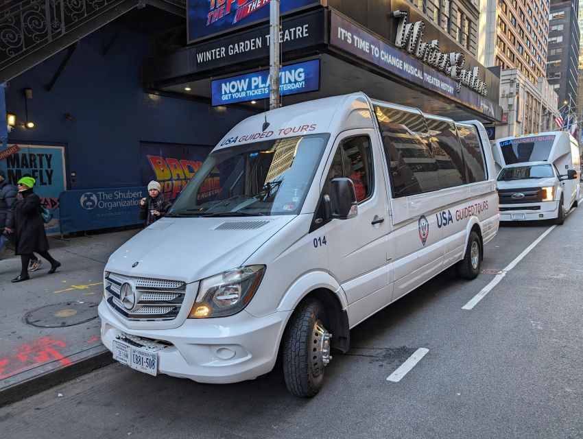 NYC: Holiday Lights Guided Bus Tour - Finishing at Rockefeller Center