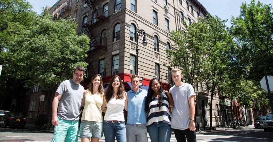 NYC TV & Movie Locations Bus Tour – Friends, Seinfeld & More - Timing, traffic, and bus comfort